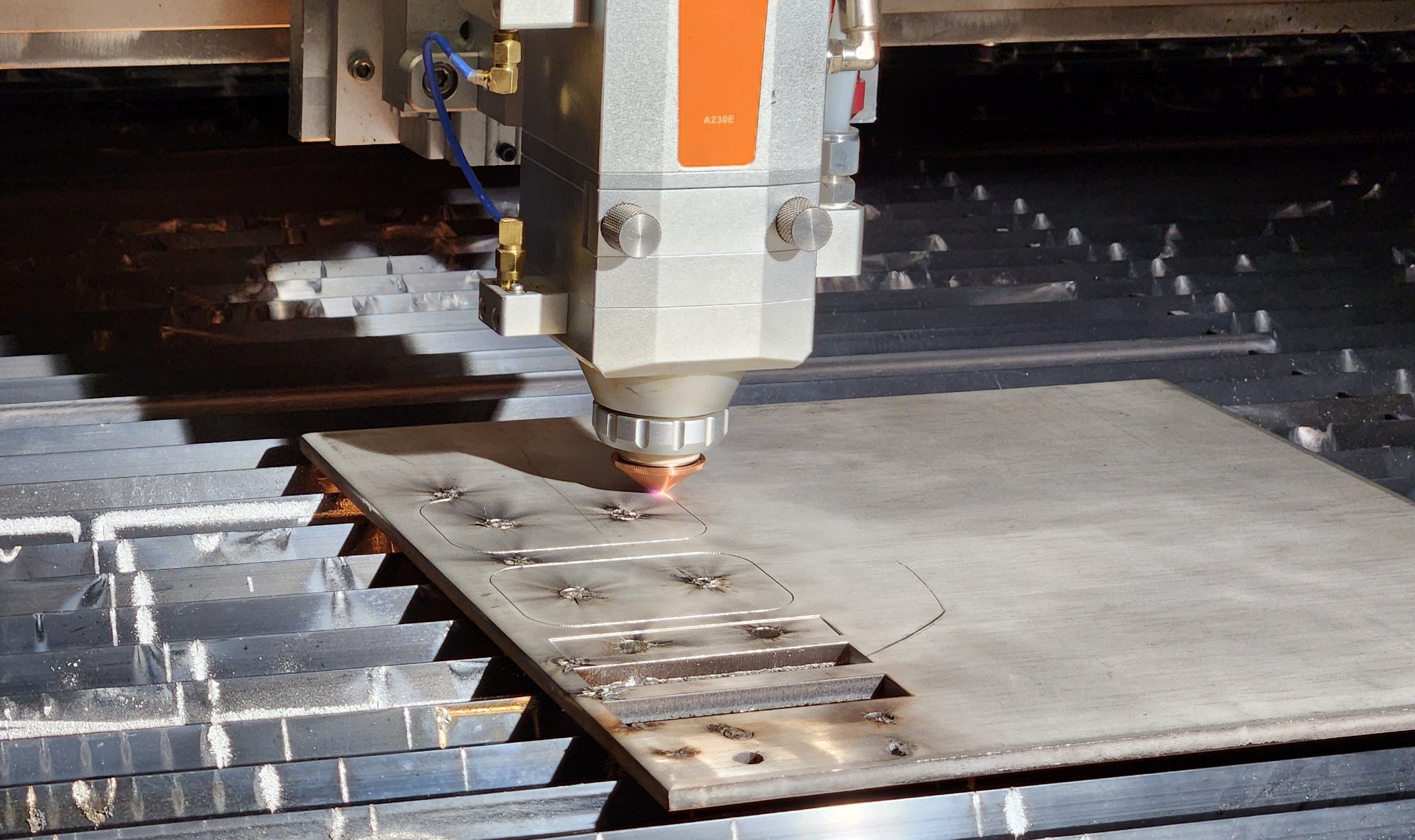 Fiber Laser Cutter